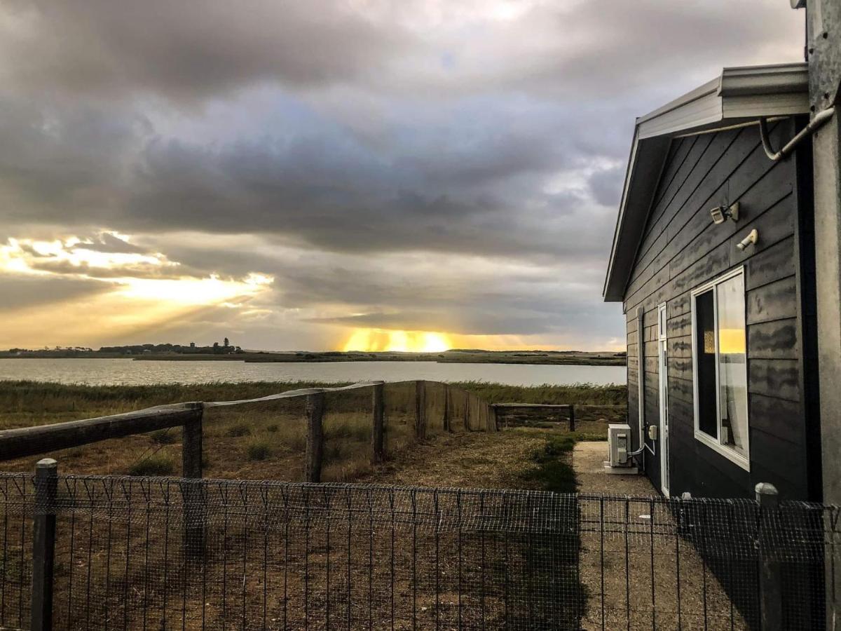 Coorong Island Retreat - Farm Stay At Pet Friendly Property Meningie Exterior foto
