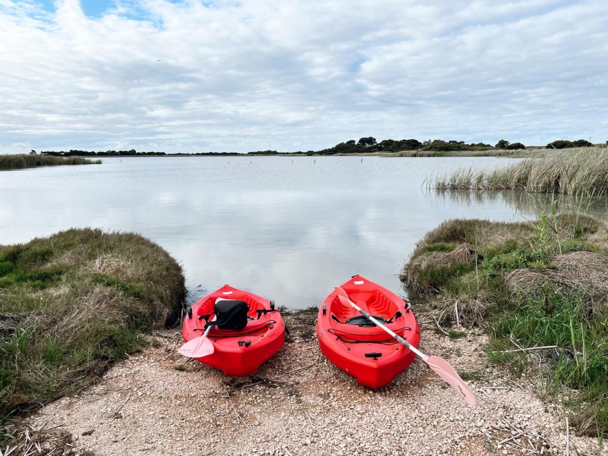 Coorong Island Retreat - Farm Stay At Pet Friendly Property Meningie Exterior foto